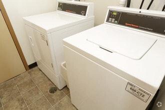 Laundry room - Idyllwild Apartments