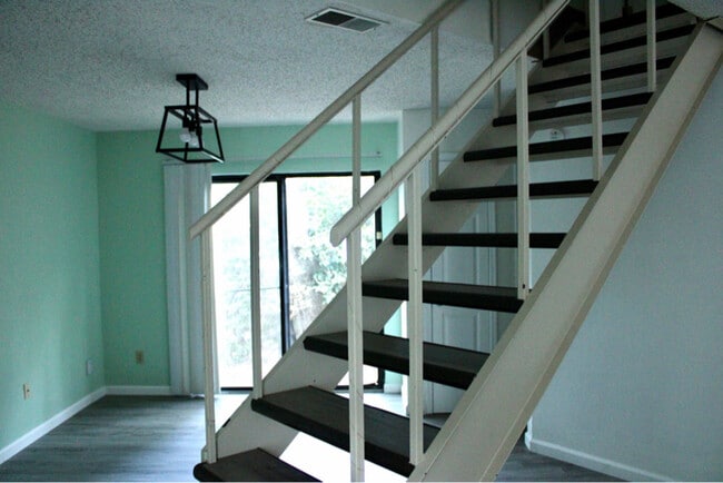 Foto del edificio - 3747 Donovan Dr