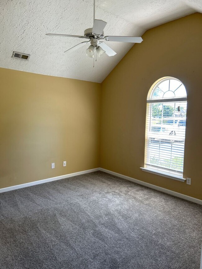 Foto del edificio - 3406 Titus Ln