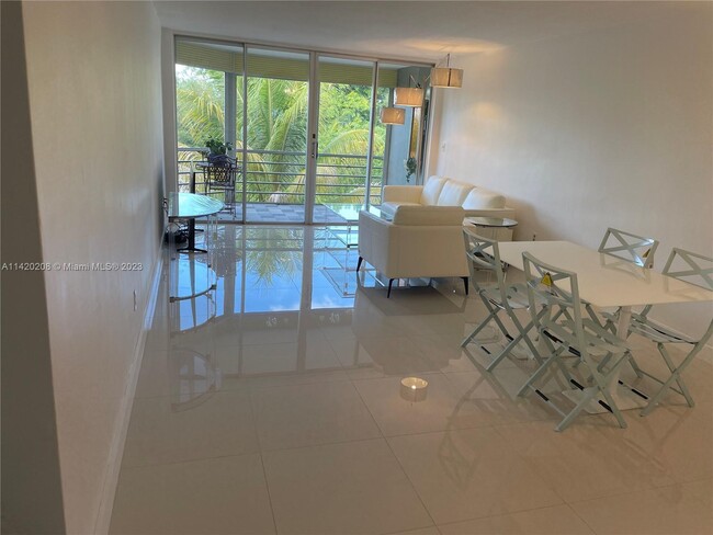 Foto del edificio - 1501 NE 191st St