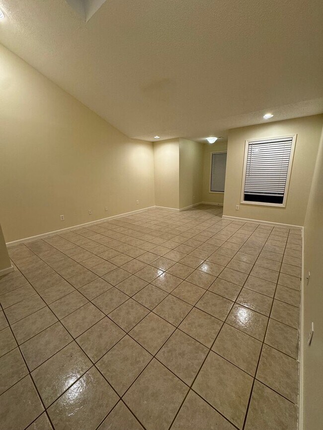 Foto del edificio - Available May 2026!