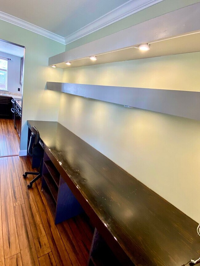 Foto del edificio - 1744 Somersby Ln