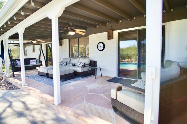 Foto del edificio - 4 Bedroom Furnished in Catalina Foothills with Pool