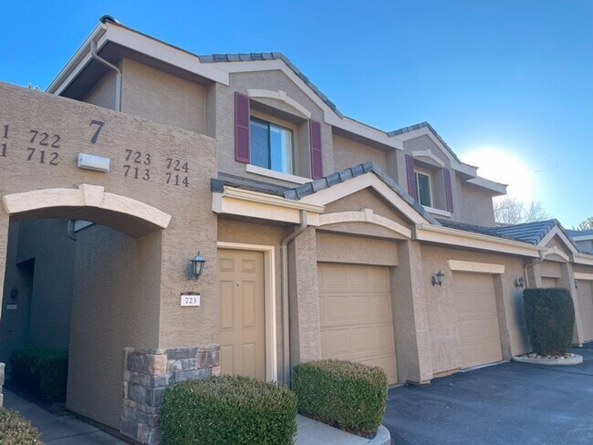 Foto del edificio - South Reno Tanamera Two Bedroom Upstairs Condo