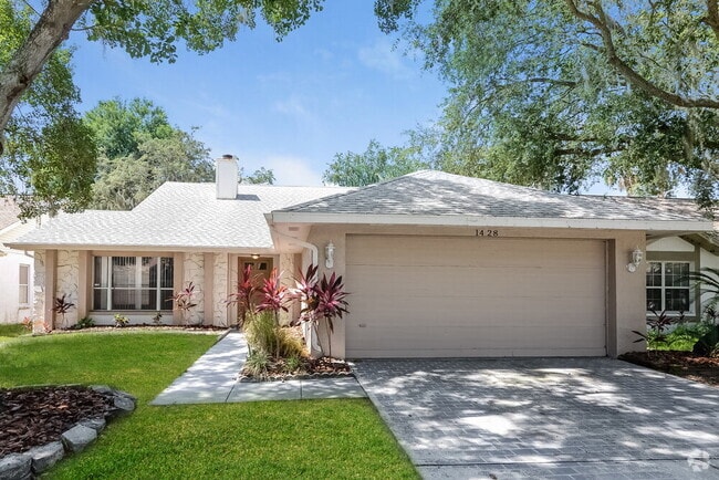 Building Photo - 1428 High Knoll Dr