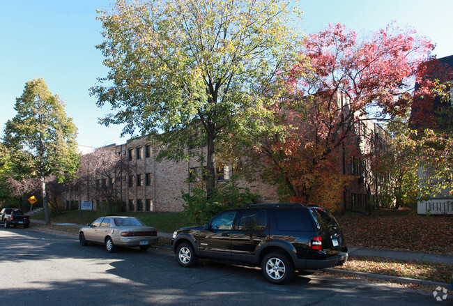 Primary Photo - 2631 Columbus Ave