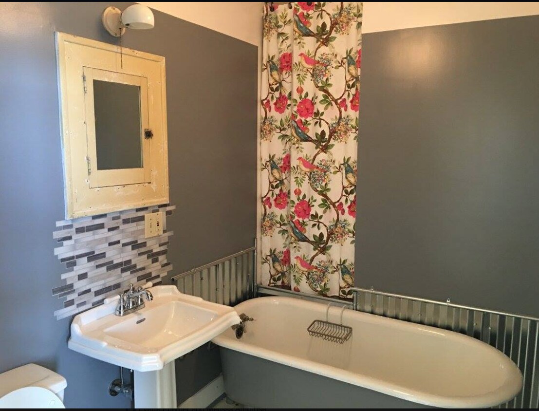 Primary Photo - 127 S James St