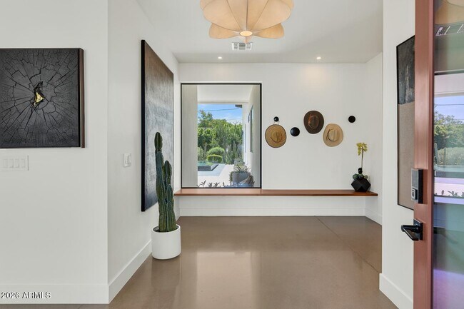 Foto del edificio - 75 E Griswold Rd