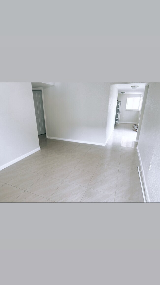 Foto del edificio - 1044 SW 28th Ave