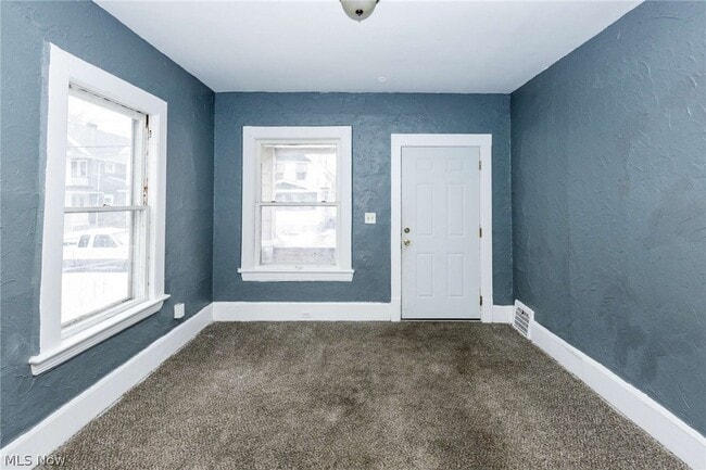 Building Photo - 2142 W 105th St