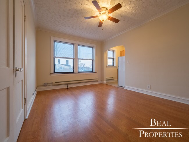 Building Photo - 4546 N Damen Ave