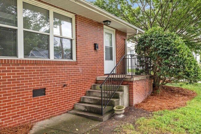 Foto del edificio - 408 N Mendenhall St