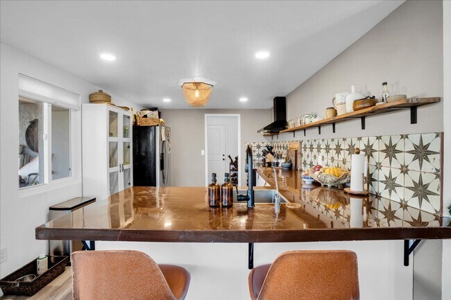 Building Photo - Stunning 3 Bedroom 2 Bathroom Home in Yucc...