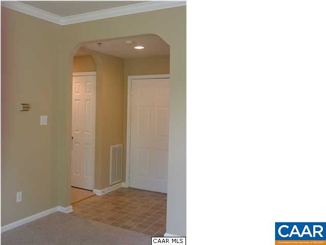 Building Photo - 270 Riverbend Dr
