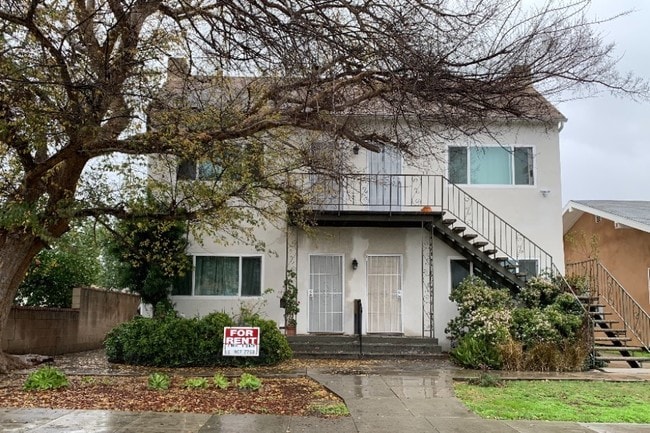 Building Photo - 318 S Chevy Chase Dr