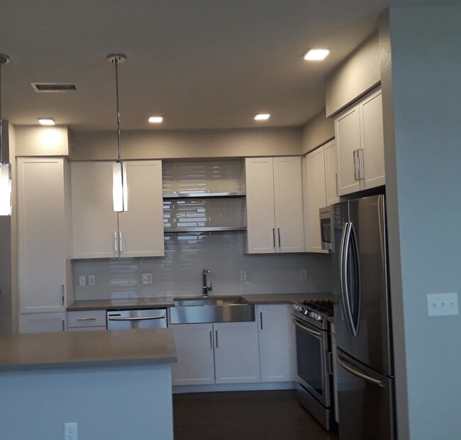 Foto del edificio - 8329 E Lowry Blvd