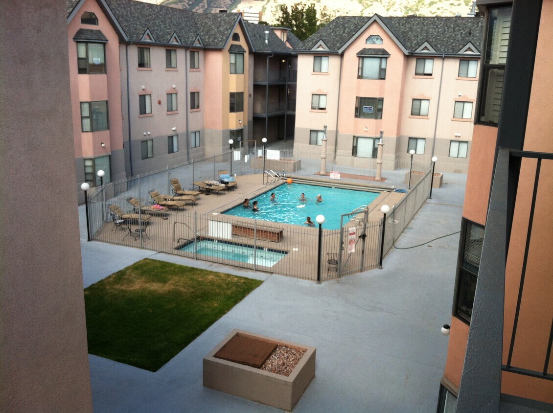 Foto principal - 850 N University Ave