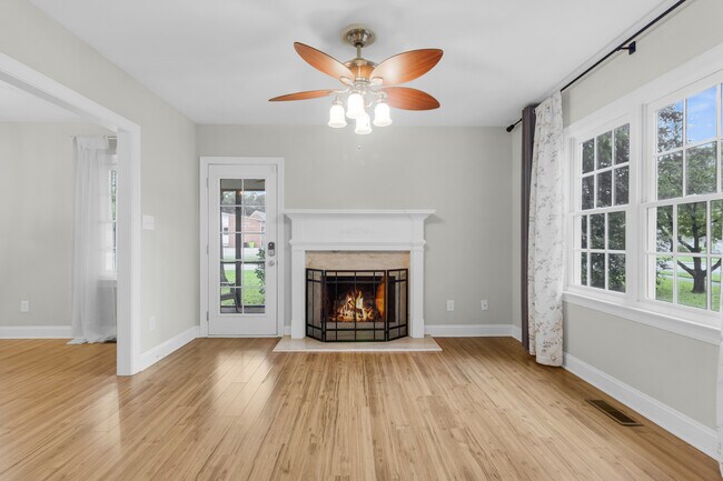 Foto del edificio - 1609 Lucerne Way