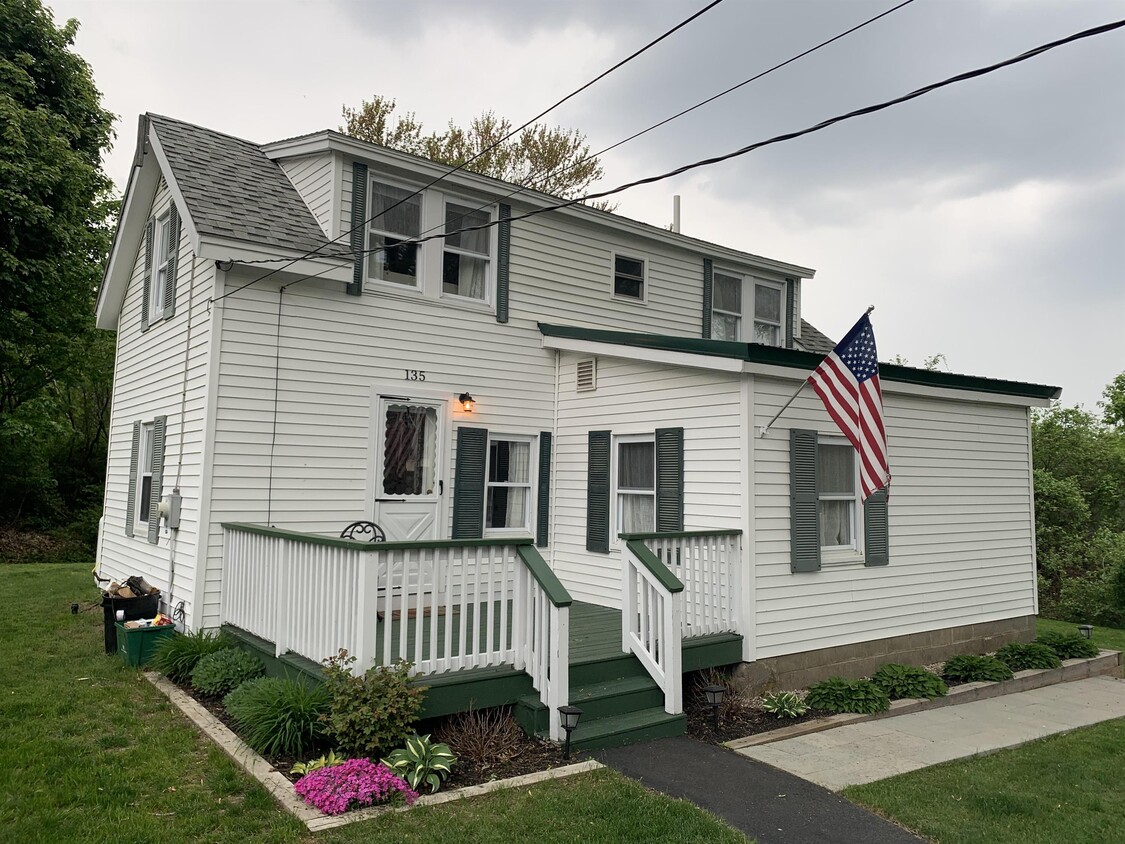 135 Old Post Rd, Kittery, ME 03904 House for Rent in Kittery, ME