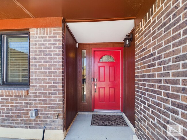 Building Photo - Beautifully Remodeled single Level Home Av...