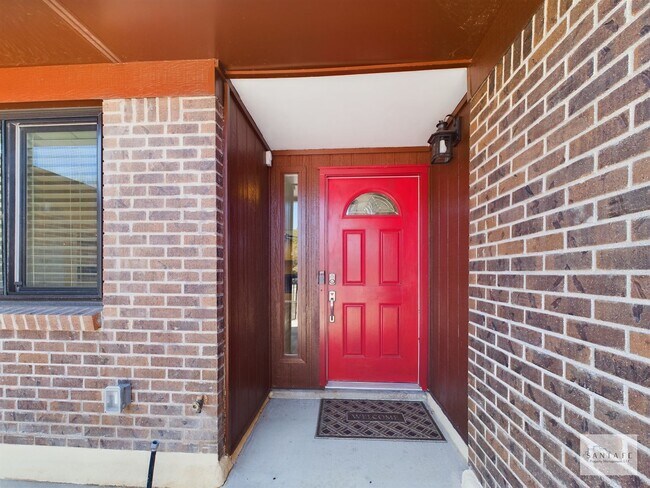 Foto del edificio - Beautifully Remodeled single Level Home Available Now