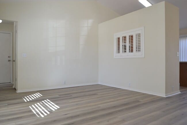 Foto del edificio - 2 Bed 2 Bath Ranch Style Home With Backyard and Newly installed LVP Flooring!! Available Now!