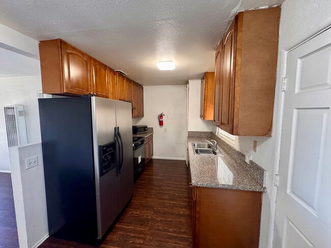 Building Photo - 205-205 Valley View Dr