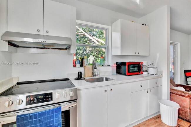 Foto del edificio - 458 SW 9th St