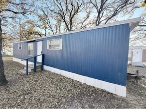 Building Photo - 215 Weeks Rd