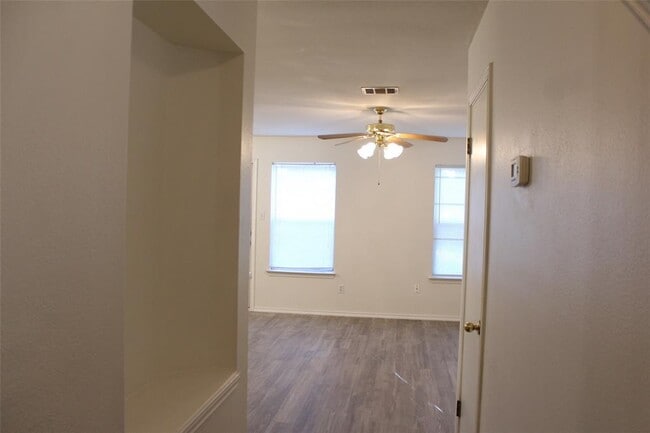 Building Photo - 9702 Nightjar Dr