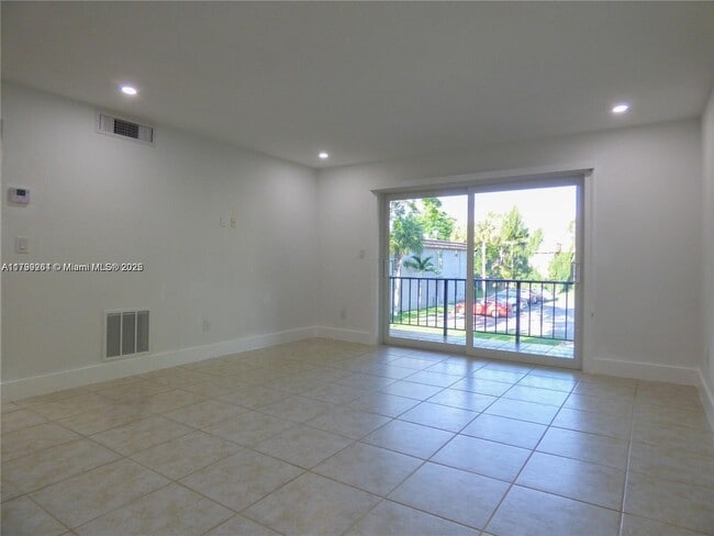 Building Photo - 10355 N Kendall Dr