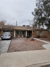 Building Photo - 1006 Essex E Dr