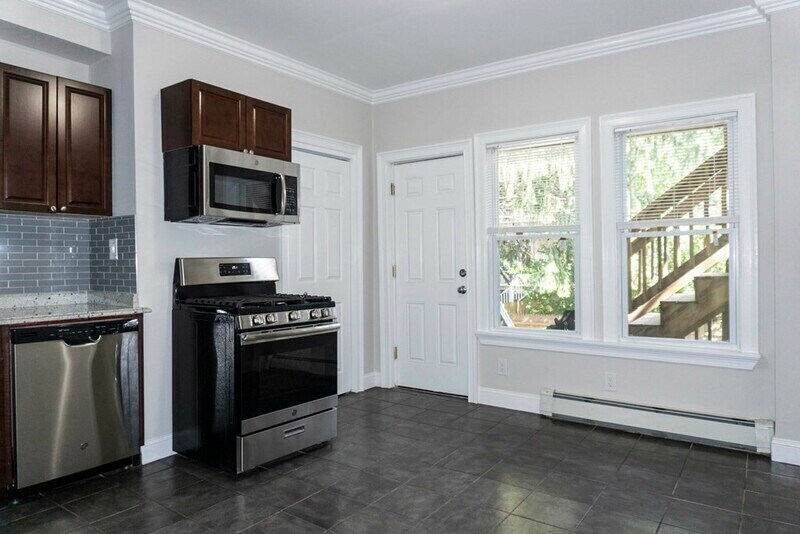 Foto principal - 101 Chelsea St