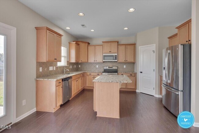 Foto del edificio - 831 Ember Dr