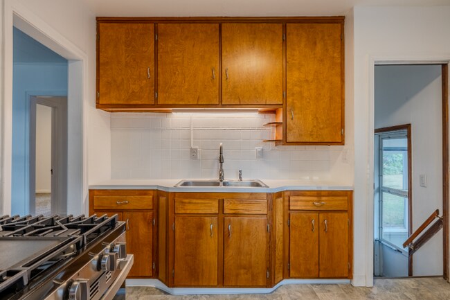 Building Photo - 997 Mohegan Trl