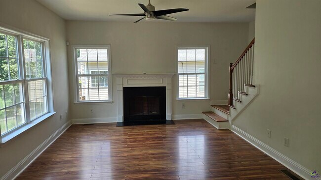 Foto del edificio - 235 West Springs Drive