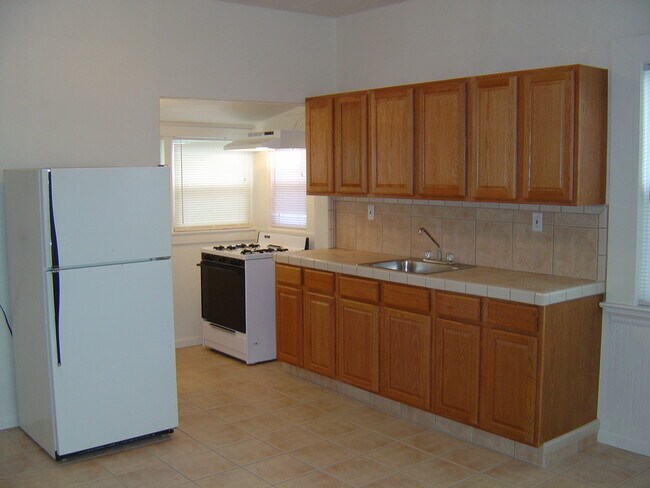 Large Kitchen - 1096 Aileen St Apartments