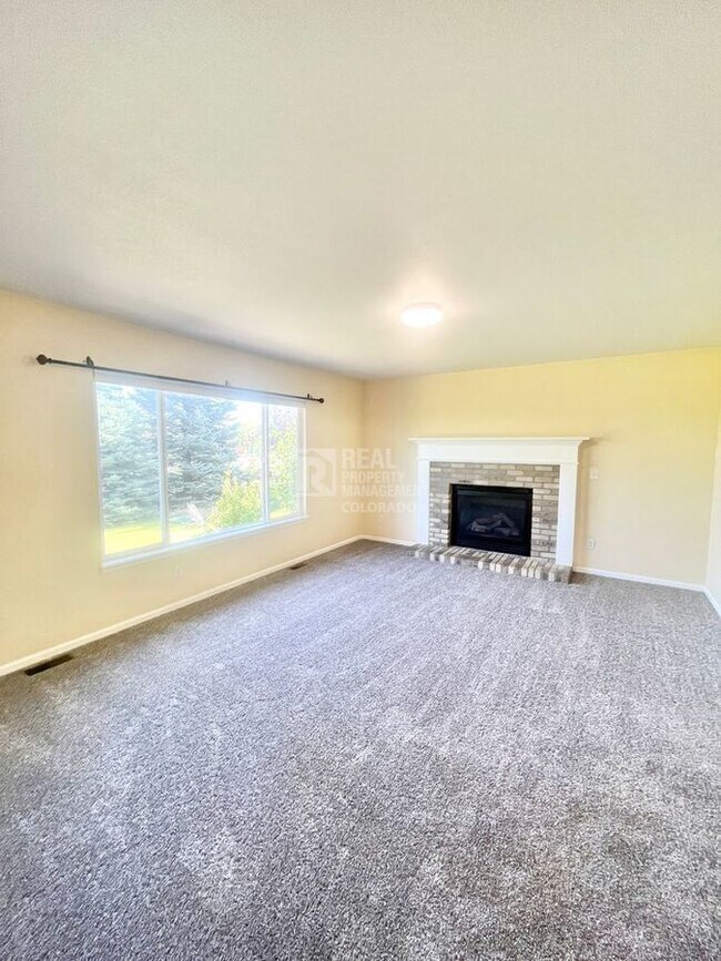 Building Photo - 17273 E Lake Dr
