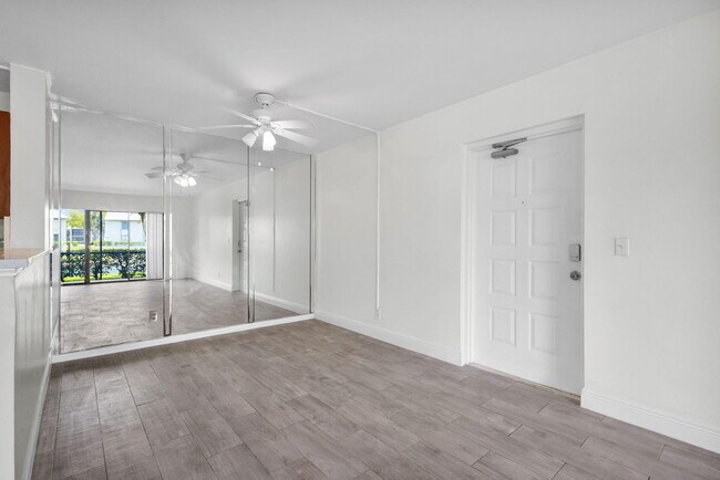 Foto del edificio - 1011 Green Pine Blvd