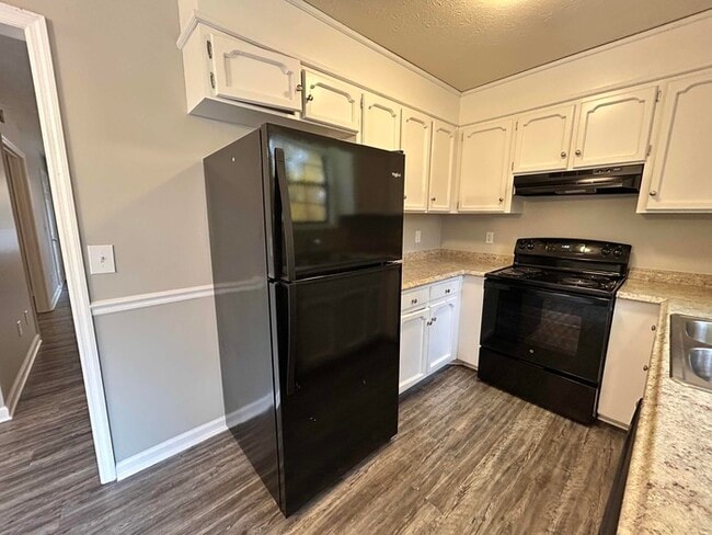 Building Photo - 1008 Tyree Ct S