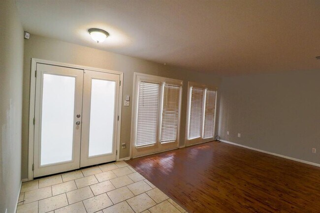 Foto del edificio - 5812 Langfield Rd