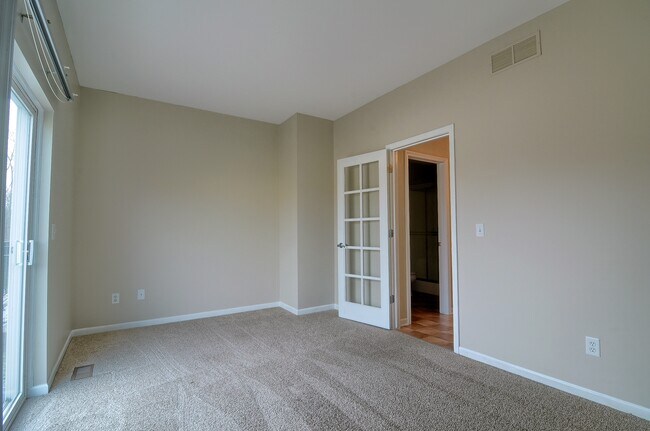 Building Photo - 2136 Knotty Pine