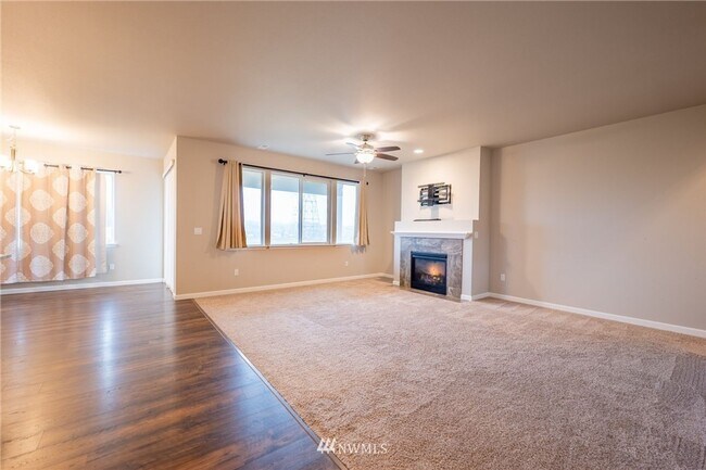 Building Photo - Stunning Home in Beautiful Neighborhood!