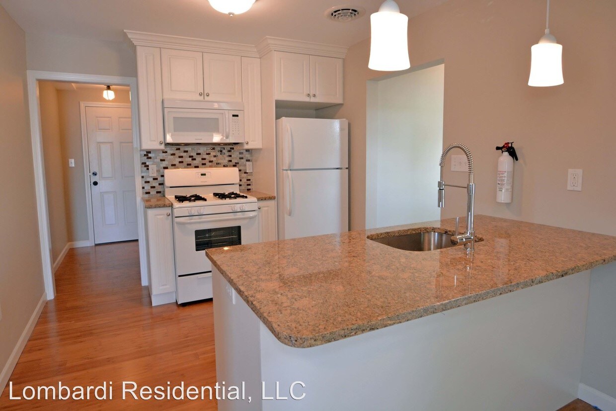Building Photo - 2 br, 1 bath House - 52 Boston Ave