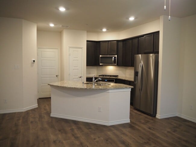 Photo - 2407 Klamath Dr House