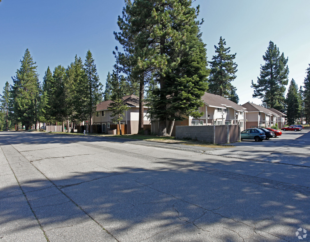 Foto del edificio - Tahoe Valley Townhomes