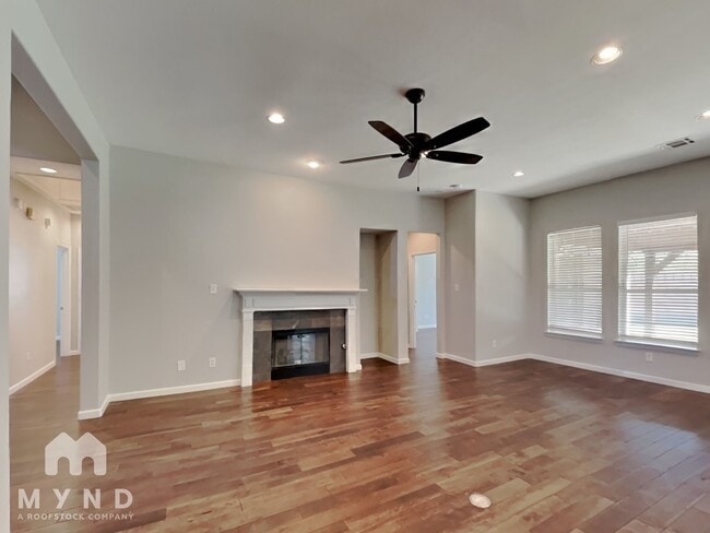 Building Photo - 2214 Frio Dr