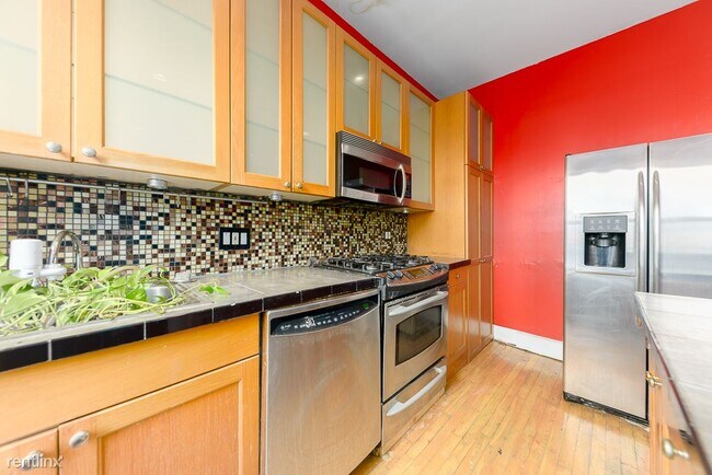 Building Photo - 3 br, 1 bath Townhome - 565 Quincy St