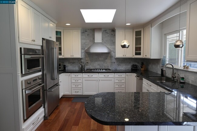 Building Photo - 533 Silverado Dr
