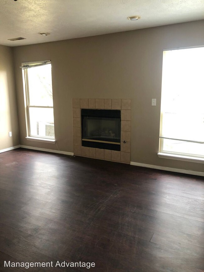 Building Photo - 3611-3613 Thornhill Cir E